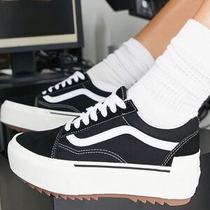Black & White Vans UA Old Skool Stacked